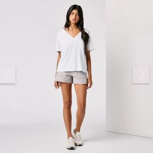 Vuori Women's Sutton Vneck Heather White Gray Size Small Top